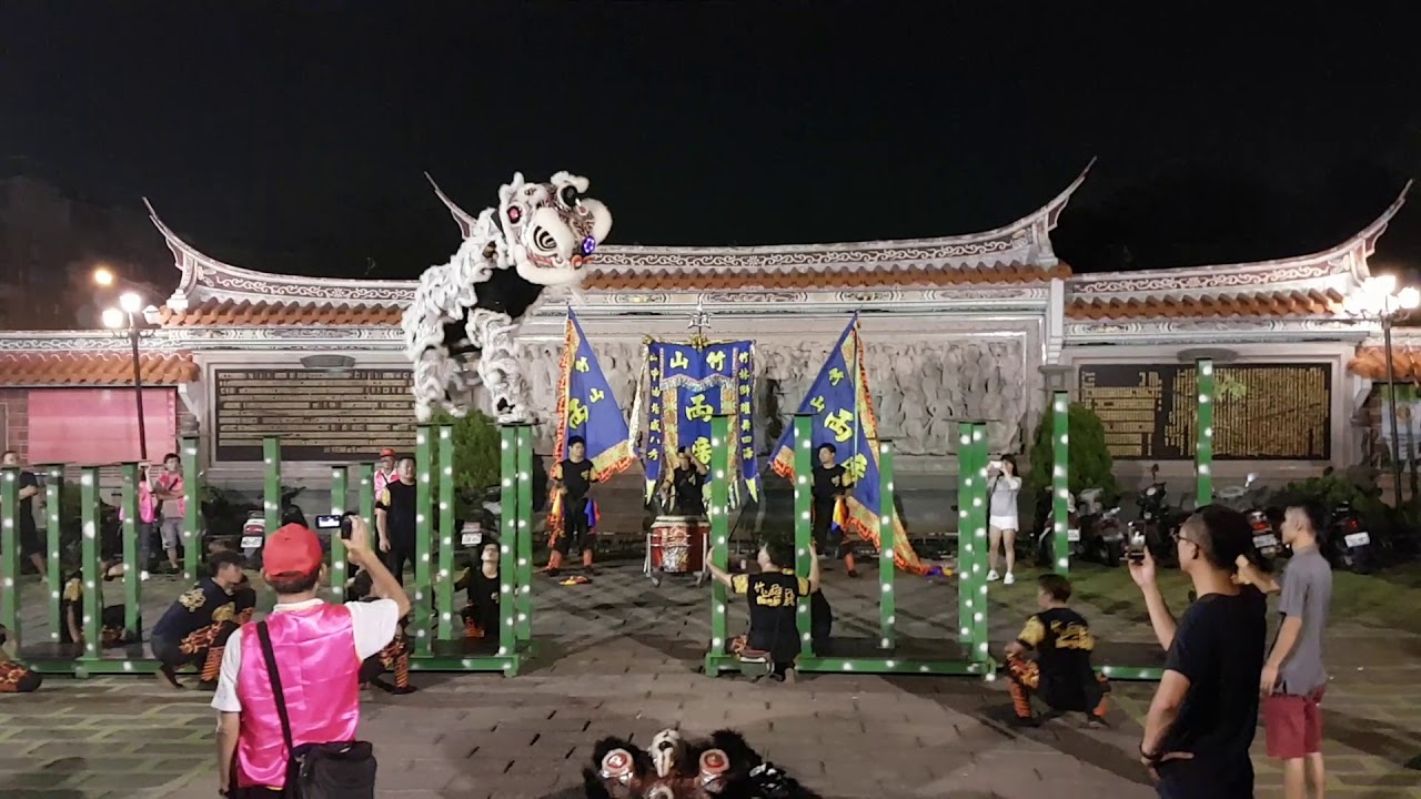 竹山兩廣醒獅團  彰化縣大村鄉  大庄福興宮福德正神往竹北市伍福宮參香-竹山兩廣醒獅團表演.(高架舞獅5:10開始)