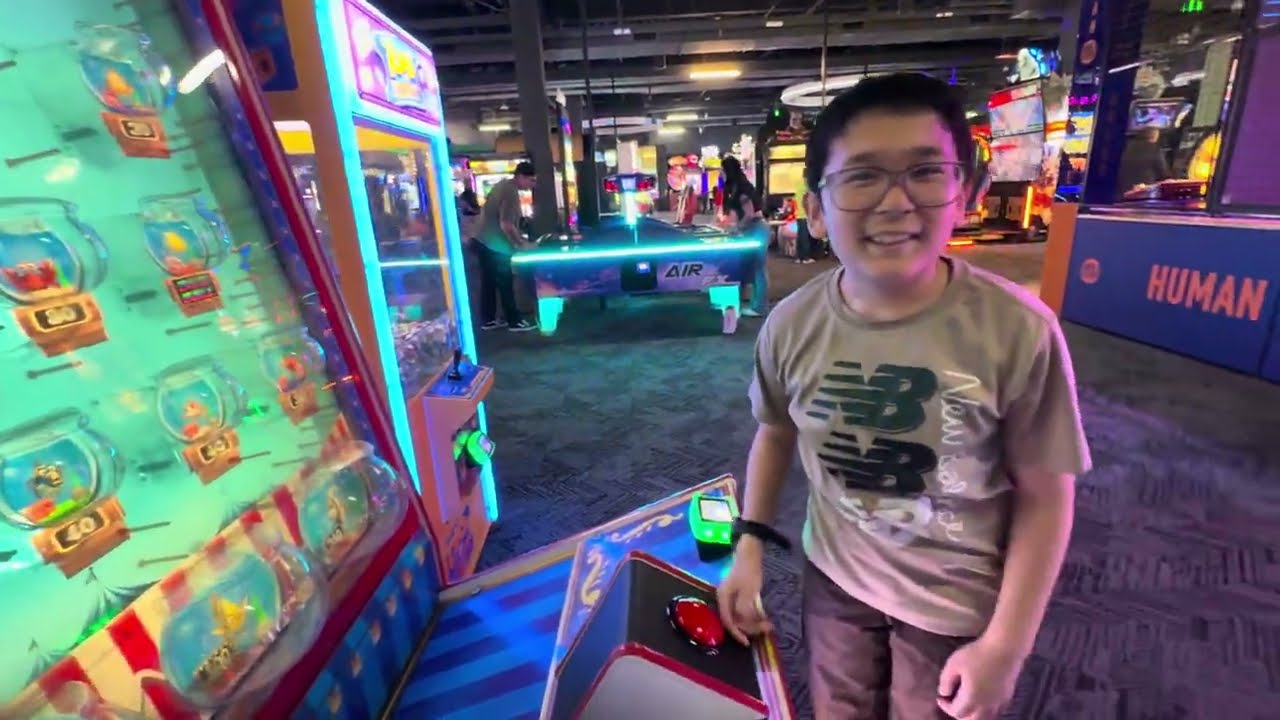 Dave & Buster’s maa game keldai with kids 
