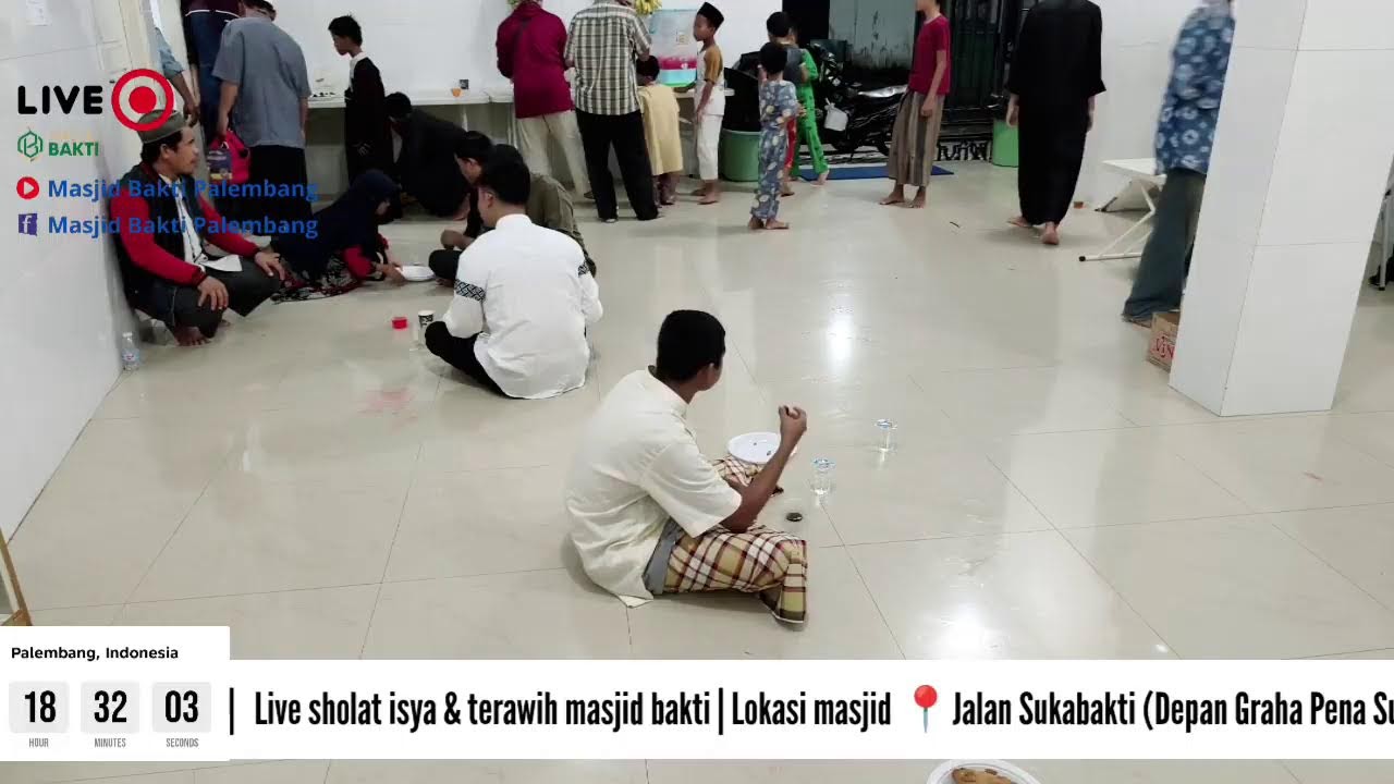 Suasana dimasjid menjelang buka puasa