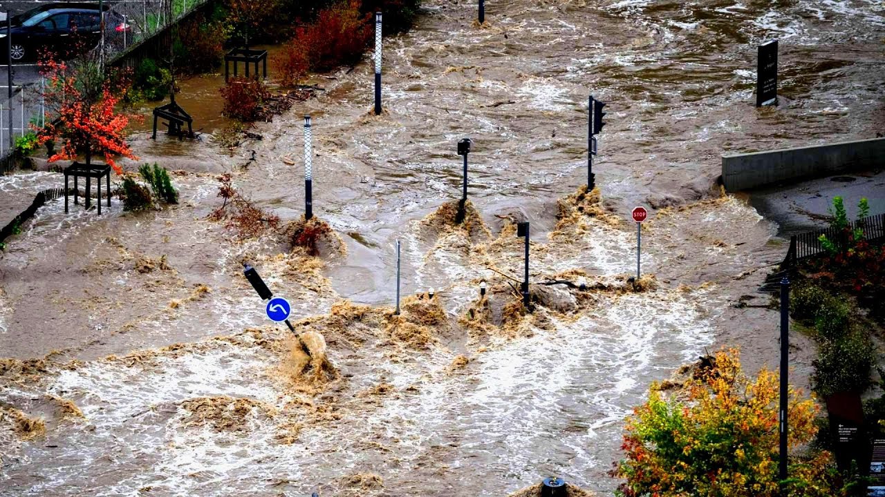 Rivers in France are going crazy: Vast areas are flooded