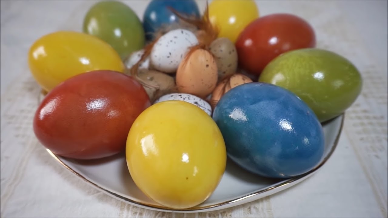 CUM VOPSIM OUA DE PASTI CU FOI DE CEAPA, TURMERIC SI VARZA ROSIE