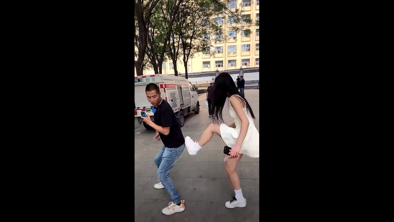 户外与美女的邂逅 #街头采访 #娱乐搞笑 #逗美女