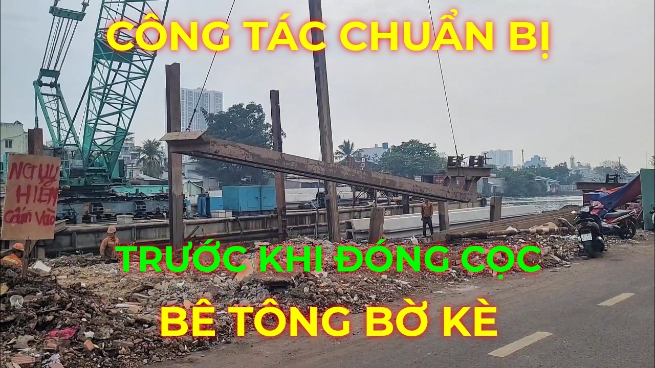 Công tác chuẩn bị trước khi đóng cọc bê tông bờ kè Bờ Bắc Kênh Đôi đường Nguyễn Duy Quận 8 cũ