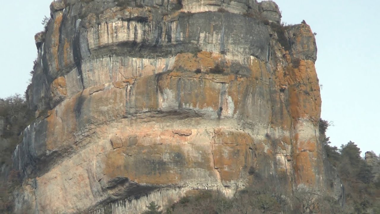 Descente en rappel du Roc Nantais à Nant Aveyron