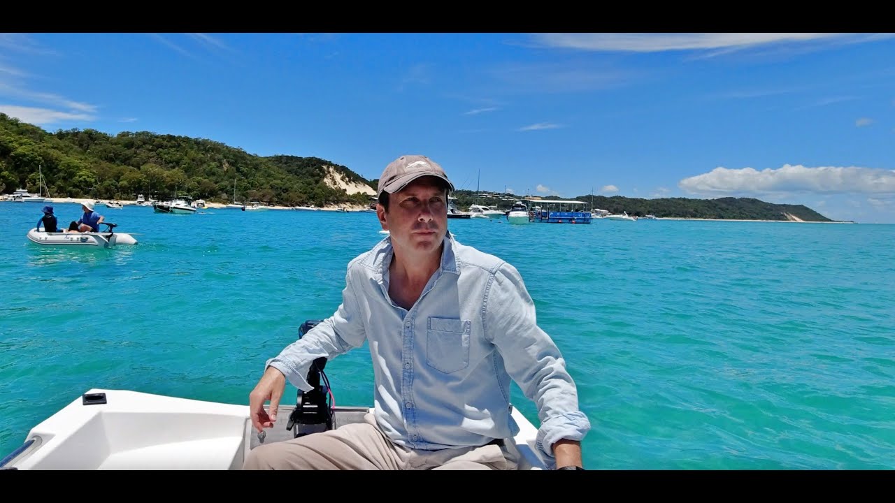 Journey to Moreton Island (and the boat nearly SANK!)