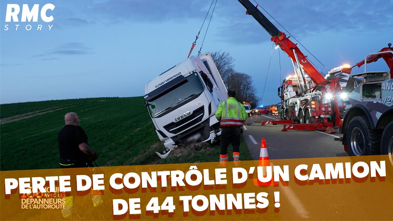 Un camion chargé se renverse dans un fossé !