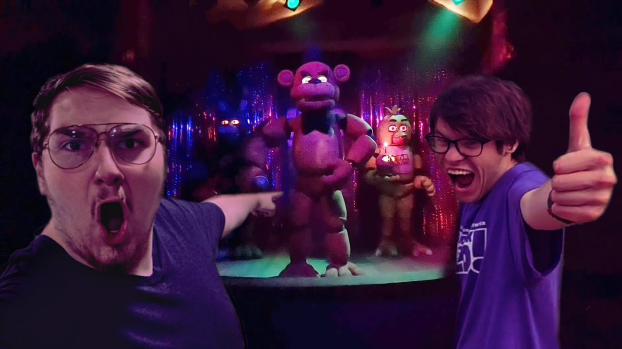 Three losers go to a REAL Freddy Fazbear's Pizza (Universal Studios MegaVlog)