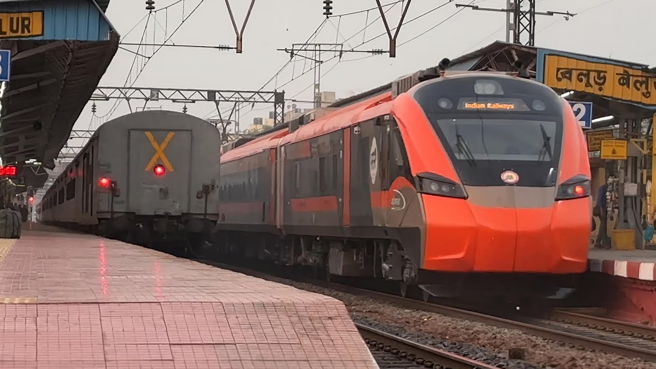 Sleeper VB Exp Empty Rake Parallel Racing Viswabharati Pass Passing Through Belur Station