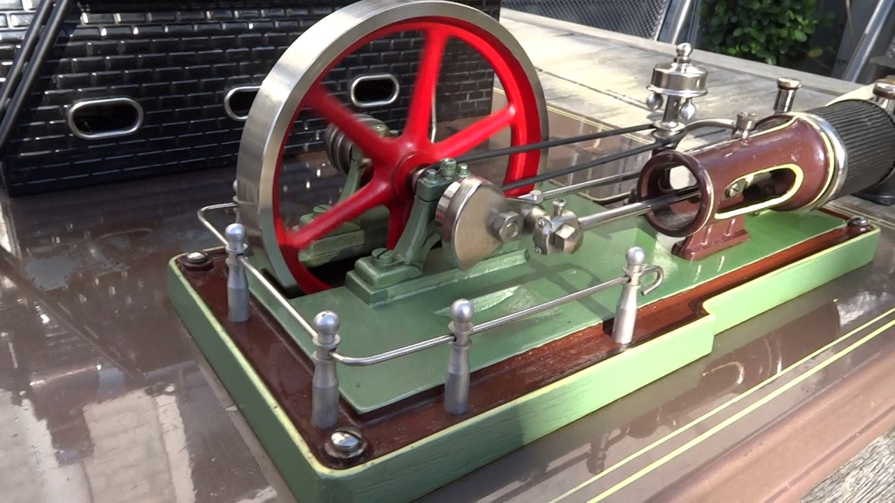 Big fleischmann steam engine outside