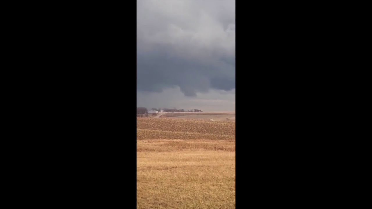 Tornado tears through Central Iowa