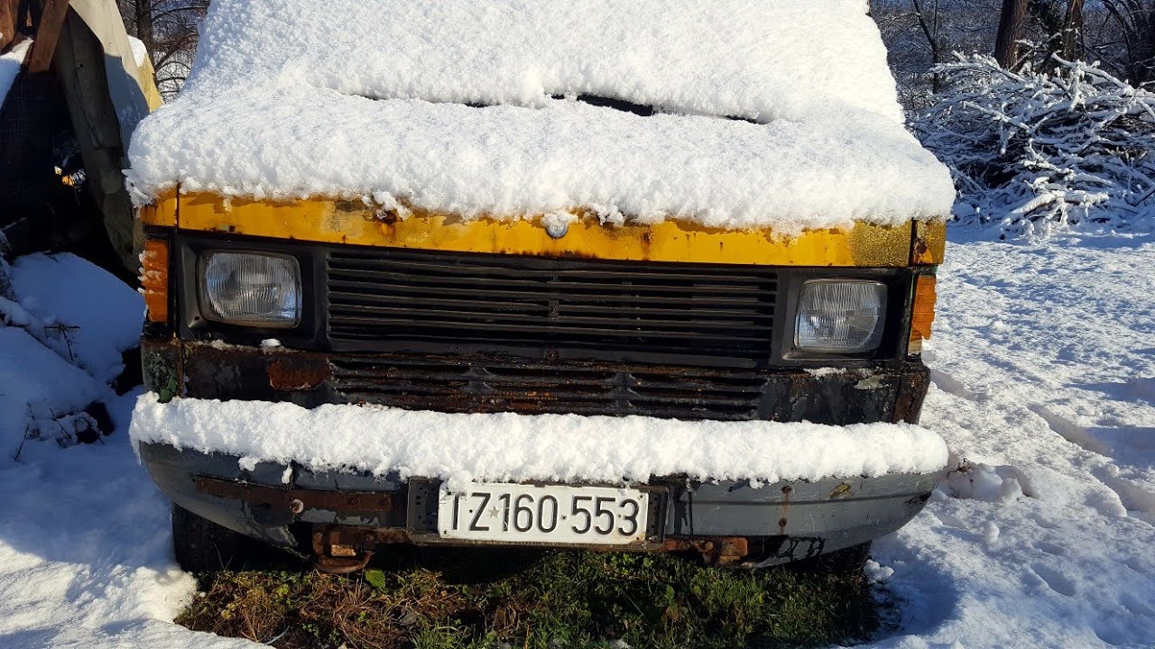 Mercedes-Benz 207D / Cold Start After 6 Years (1080p)