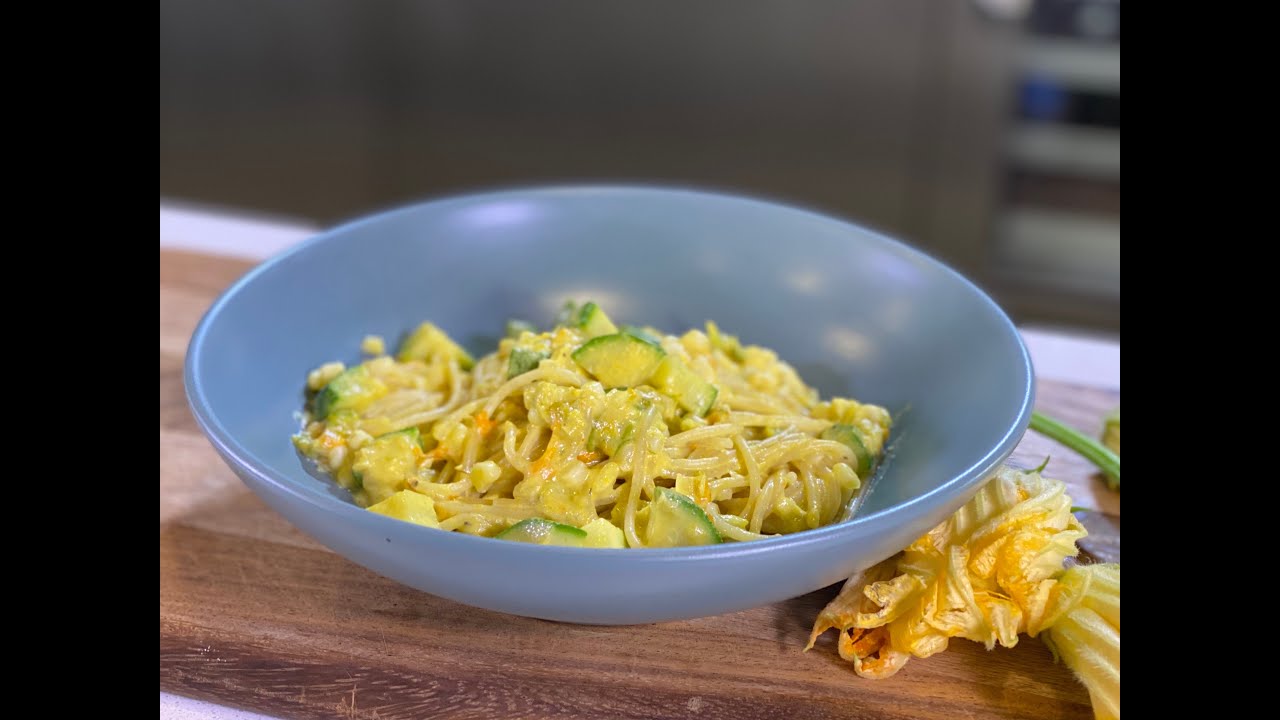 Spaghetti en crema de flor de calabaza - Recetas de pasta fáciles