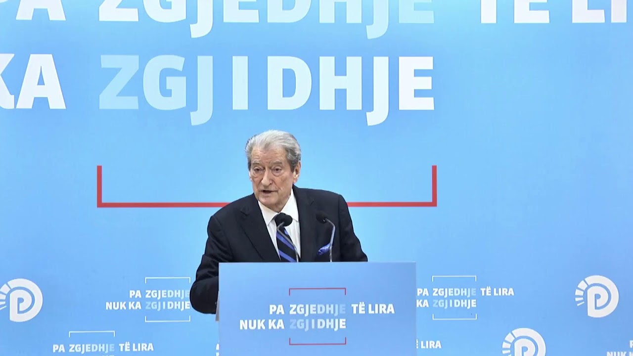 Kryetari i PD, Prof. Dr. Sali Berisha konferenc&euml; me gazetar&euml;t salla &ldquo;Azem Hajdari&rdquo;, selia e PD