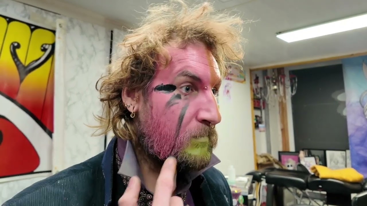 Carnavaleux avant, après. Episode 5/8 Lubin, tatoueur