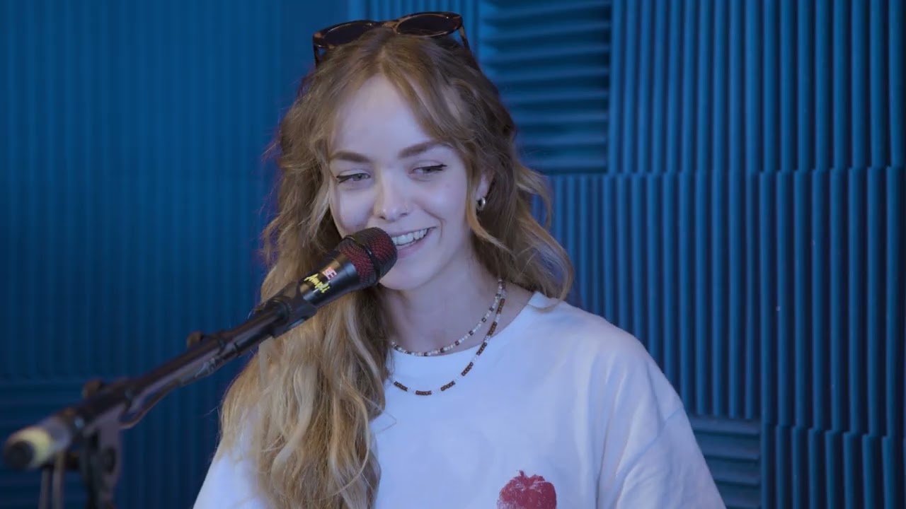 Alice Mae - Full performance (Live Backstage by Concertzaak)