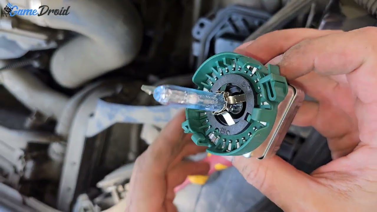 VW Touareg 7P 2013 Headlight Bulb Xenon D3S Replacement