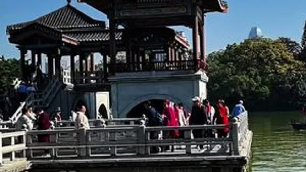惠州西湖恰似岭南的一颗璀璨明珠，蕴含着无尽的诗意与柔情