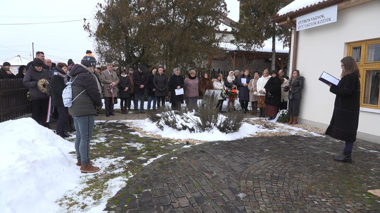 A magyar irodalom legnagyobb mesélőjére Mikszáth Kálmánra emlékeztek Szklabonyán