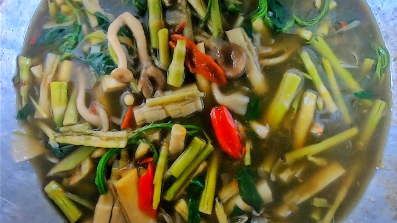 แกงหน่อไม้ไฟไหม้แขนงเล็กๆอร่อยและนัวมาก