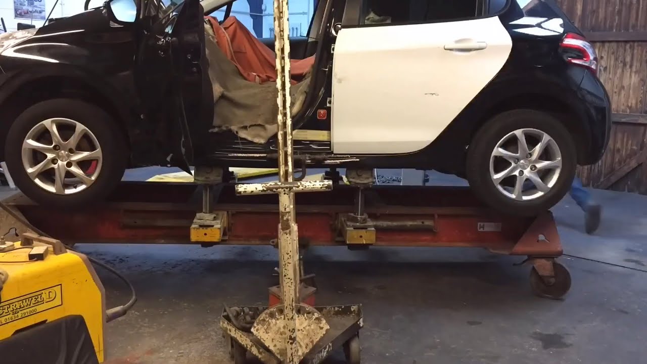 2013 Peugeot 208 Jig Frame Machine Crash Repair Pulling PT 3