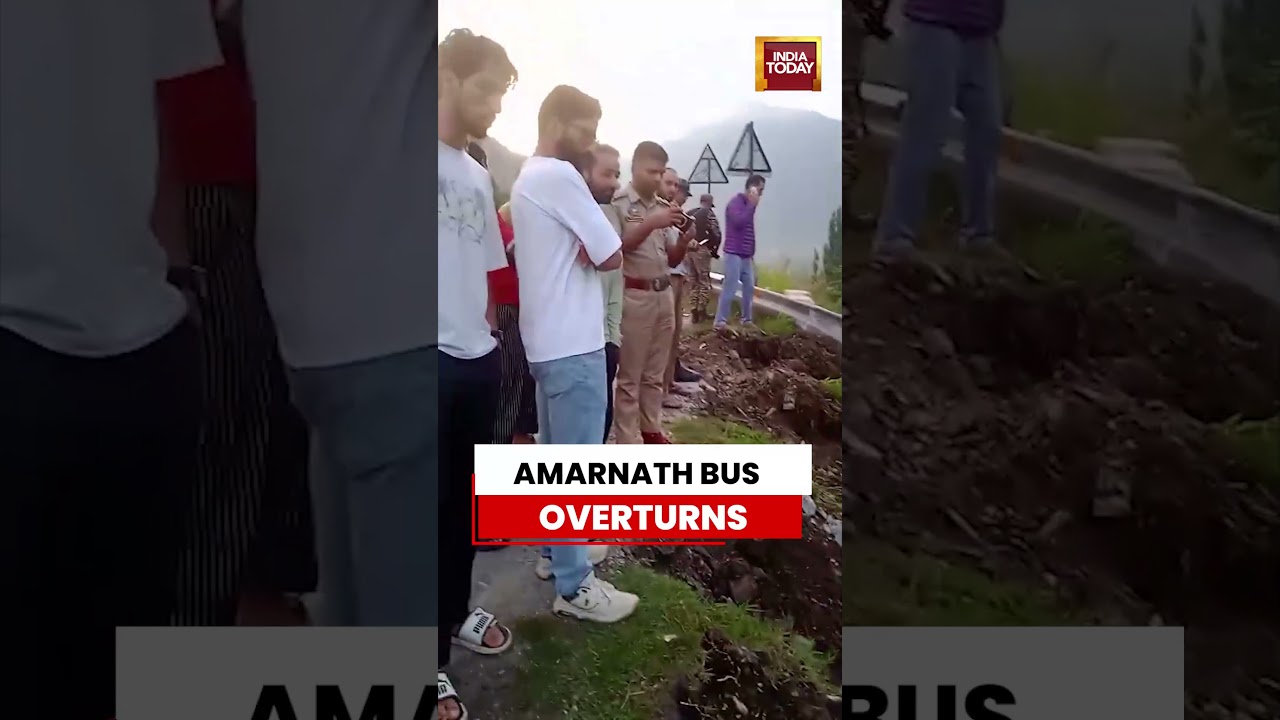 Amarnath Yatra Bus Overturns Near Baltal Base Camp, Several Pilgrims Injured | #amarnath #pilgrimage