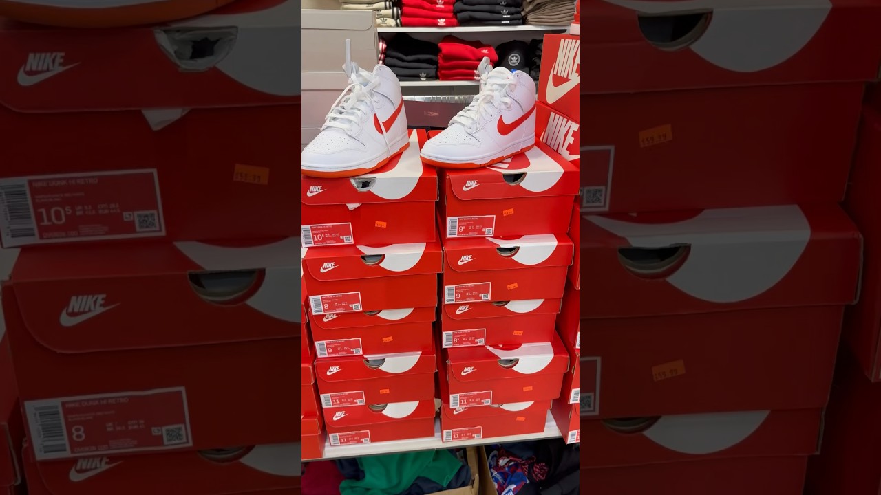 Snipes sale, New Balances for under $40 and Nike Dunks for under $60. 🔥