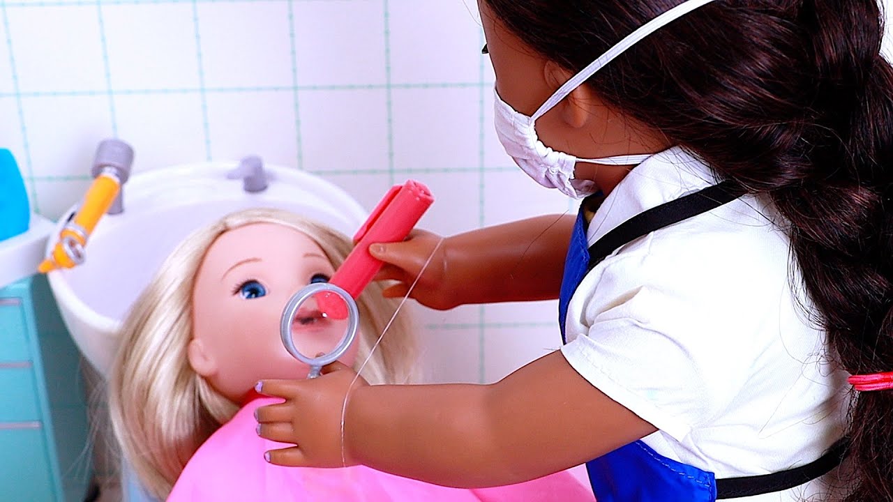 Doll goes to toy clinic and learns to care for her teeth!