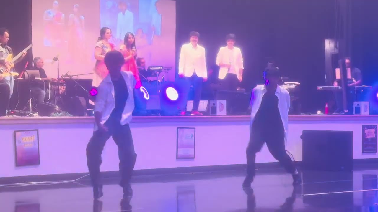 Vanam enna keezhirukku song by raja & Johnny with dancers 