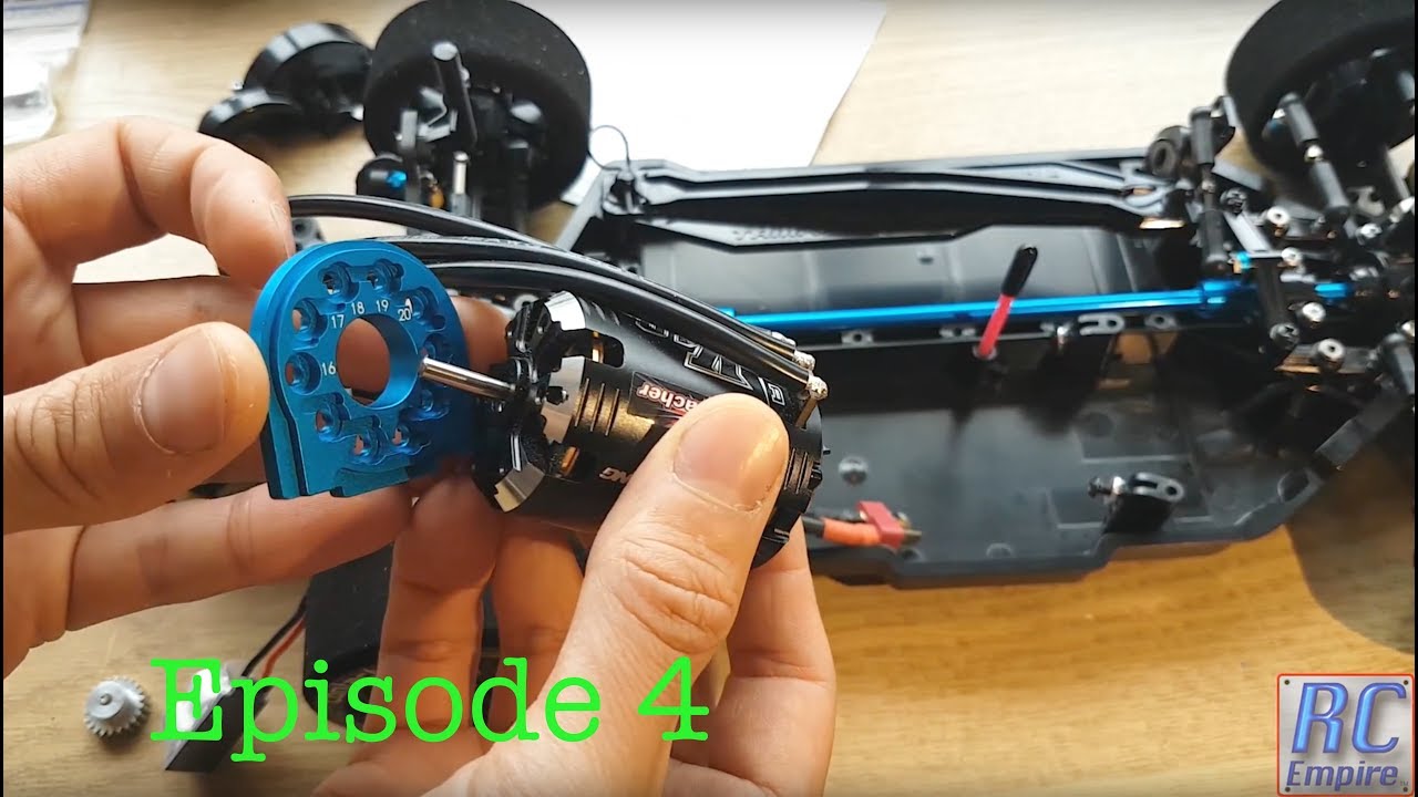 Гоночная модель Tamiya TT-02 Type S: двигатель HobbyWing 10.5T и регулятор скорости.