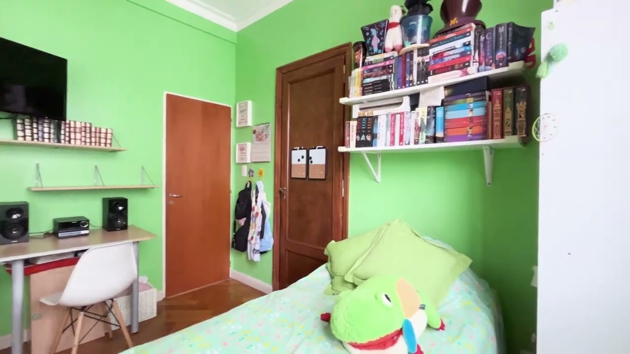 Piso 4 ambientes con palier privado al frente con balcon en venta en Monserrat.