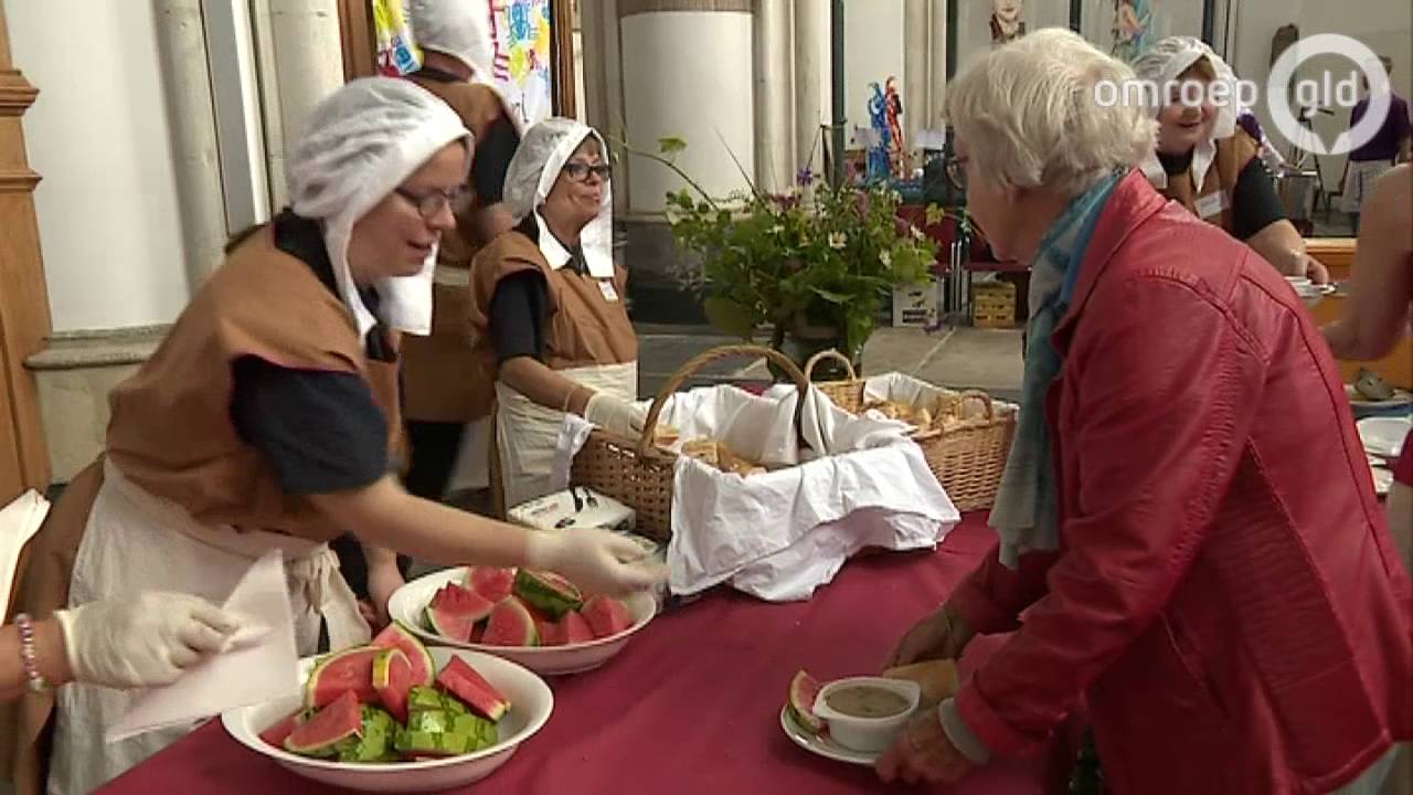 Middeleeuws kledij, ambachten en ridders, Doesburg geniet van de Hanzefeesten - Omroep Gelderland
