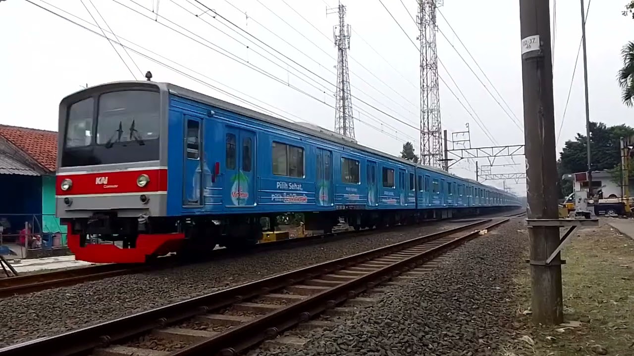 hunting KRL commuter Line Ciilebut. @ramdani