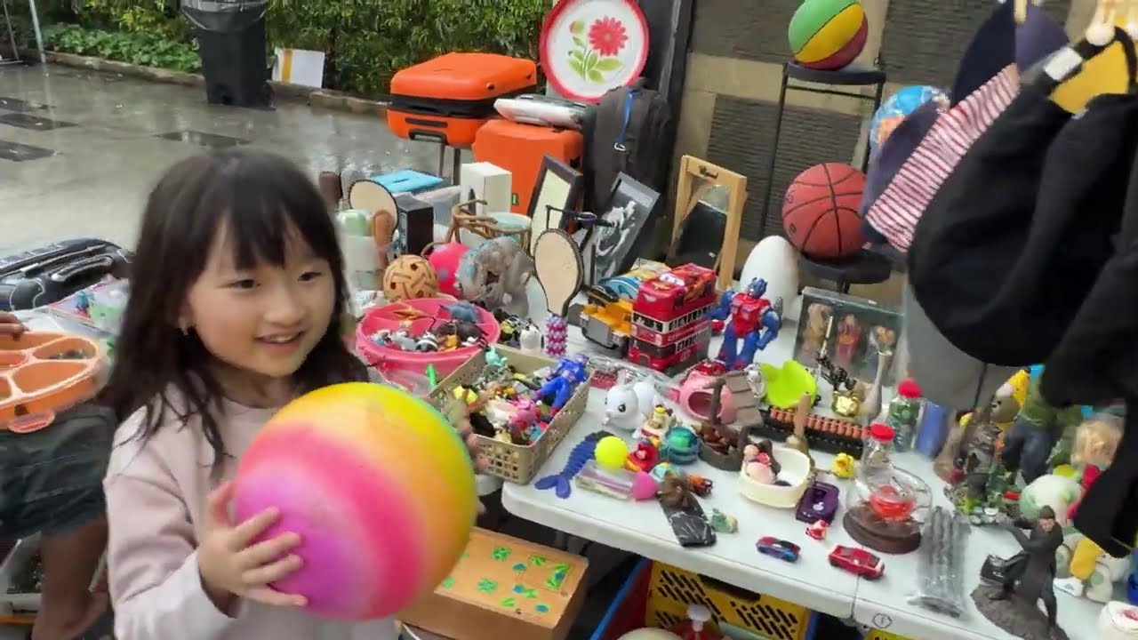 🇸🇬 *MUST-SEE* Weekend Flea Market at a Mall in Eastside, Singapore (Katong Square Part 1/2: Outdoor)