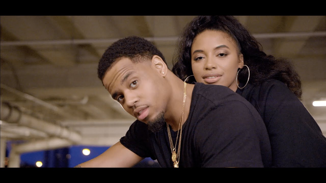 AYANIS - Wait A Minute [Official Video]