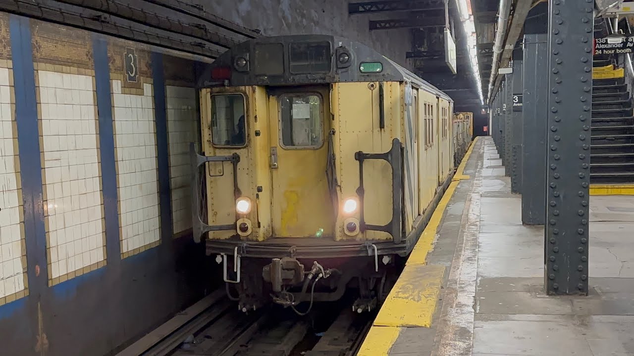 R47 Diesel Redbird Garbage Train Leaving 3rd Avenue 138st 