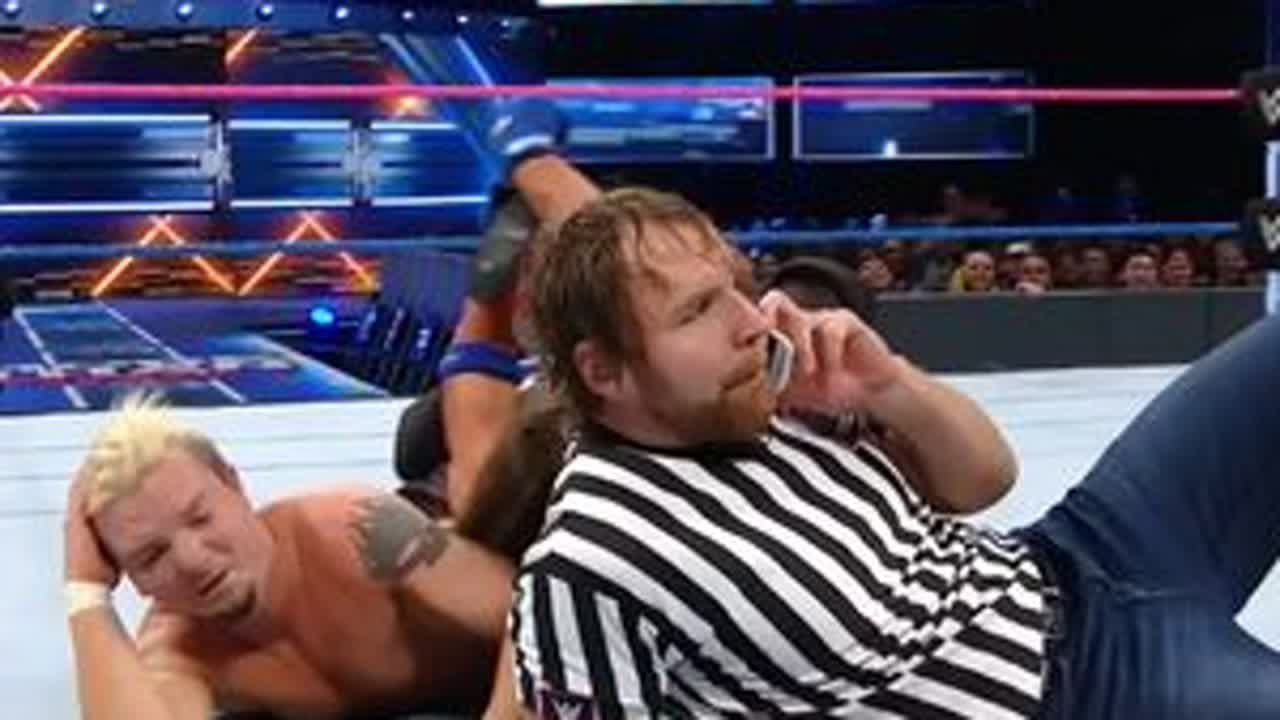 疯子迪安客串裁判，戏耍AJ爆笑全场 #WWE #迪安安布罗斯 #AJ斯泰尔斯