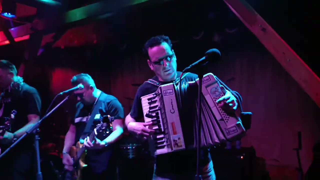 Tri groše live in Ružomberok