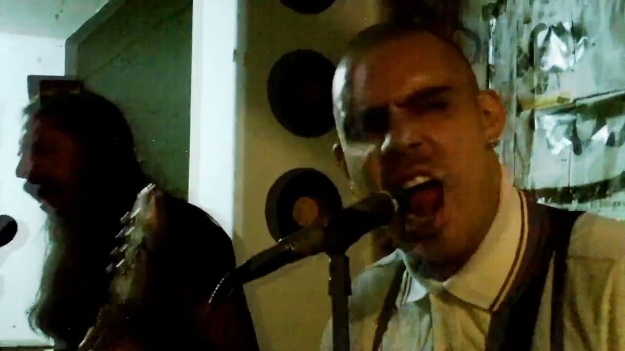 MESS - Traidores (Video Oficial)