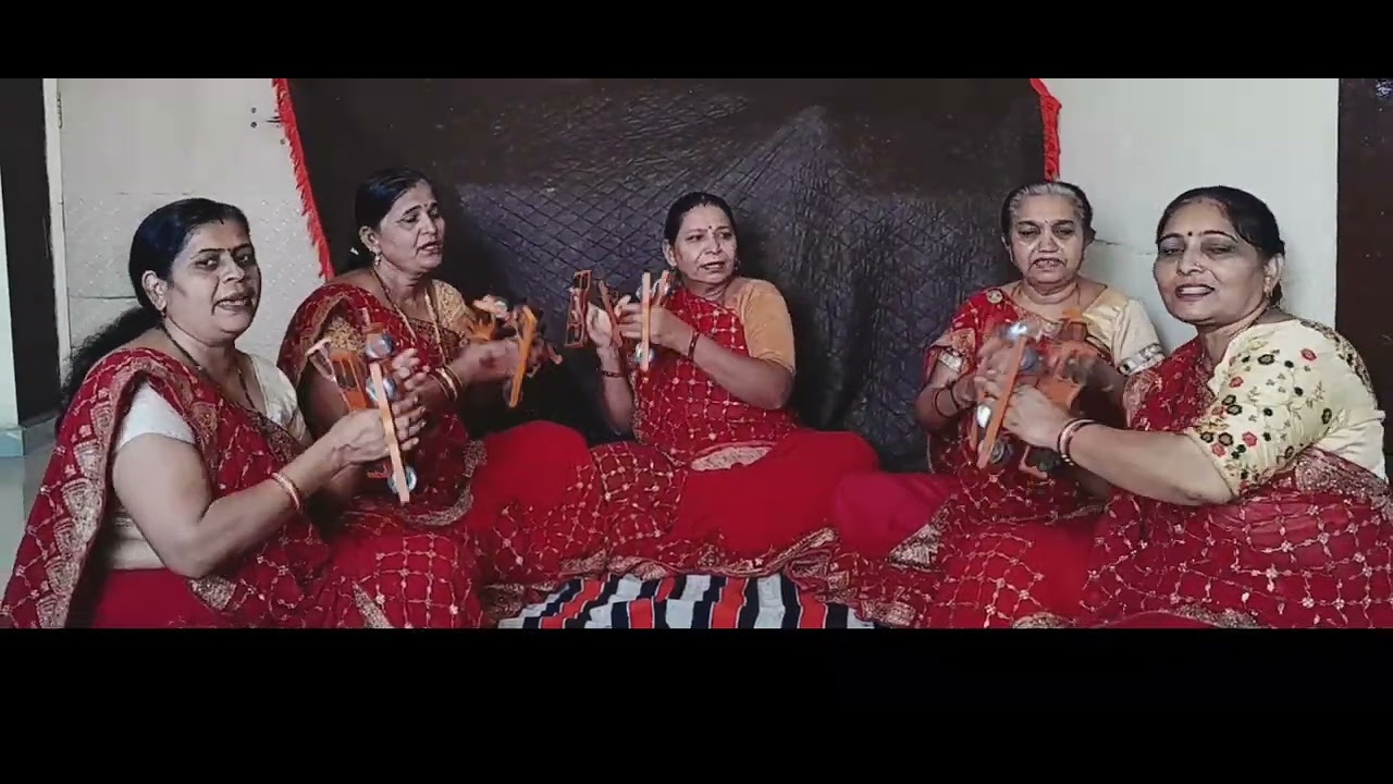 હાથમાં કરતા લીધી ગોવિંદ હરે ગિરધારી ગોવિંદ બોલો હરિ ગોપાલ બોલો( નીચે લખેલું છે