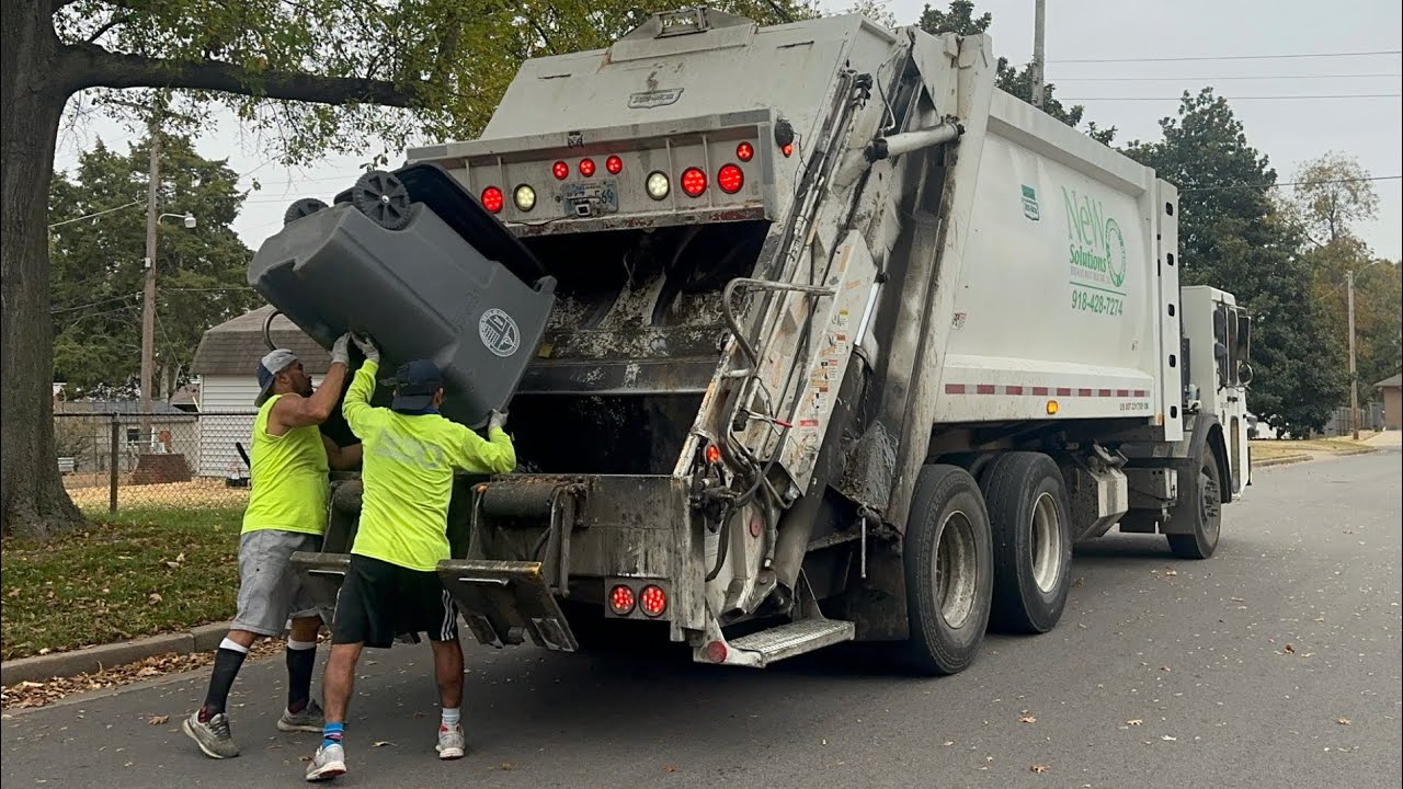 Super Fast CNG CCC Pak Mor Rear Loader Garbage Truck Packing Heavy Trash & Leaves