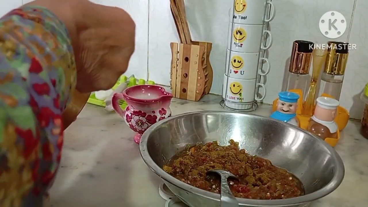فطورنا اليوم طاجين وسلاطة مشوية والعشوية بسكويت زماني