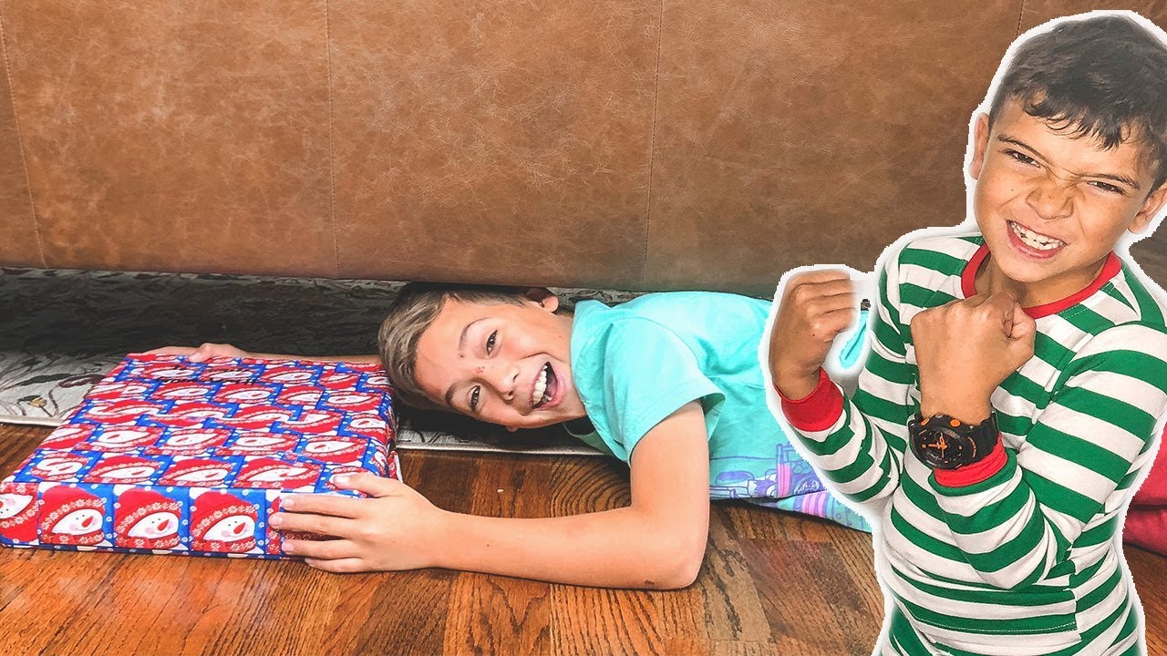 CHRISTMAS TREASURE HUNT!