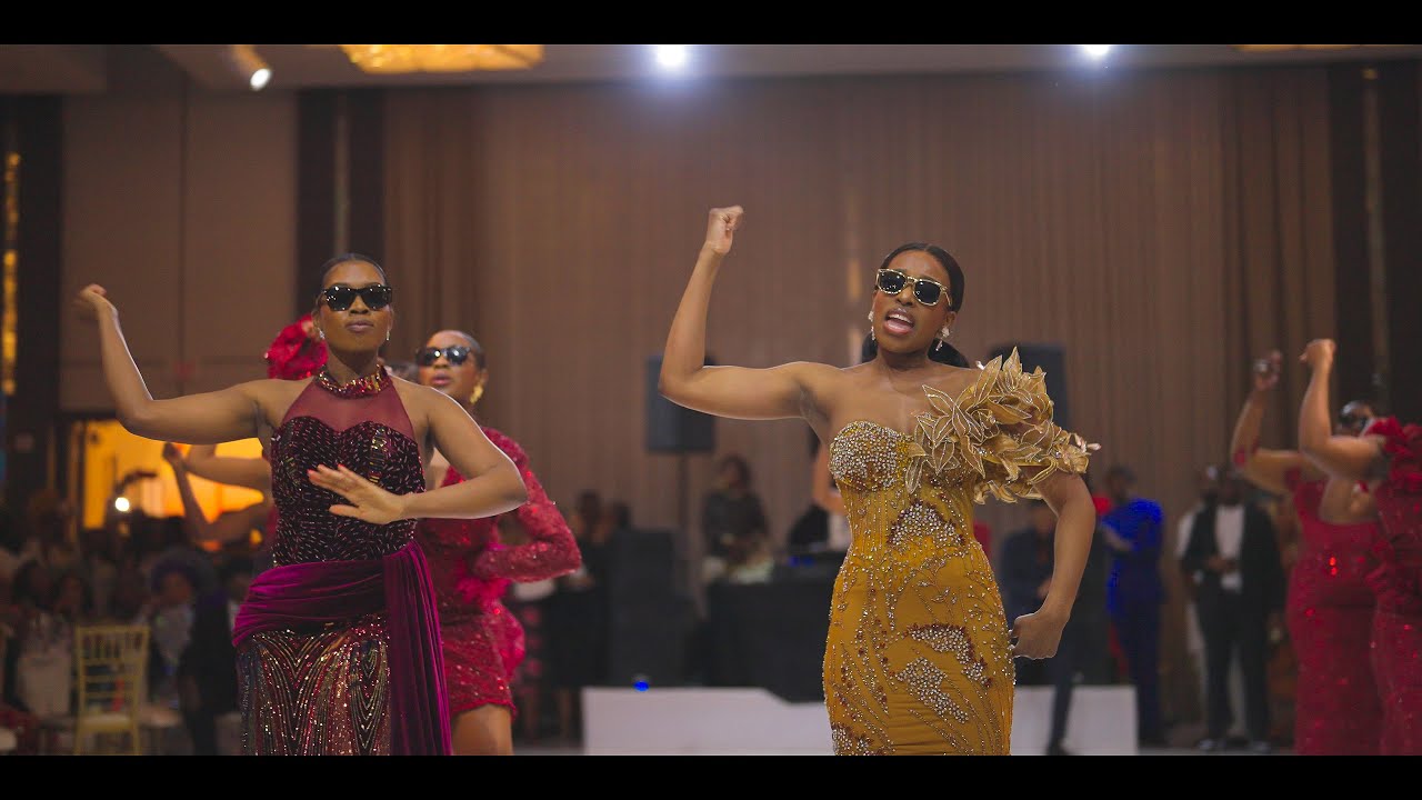 Best Nigerian Asoebi Entrance!