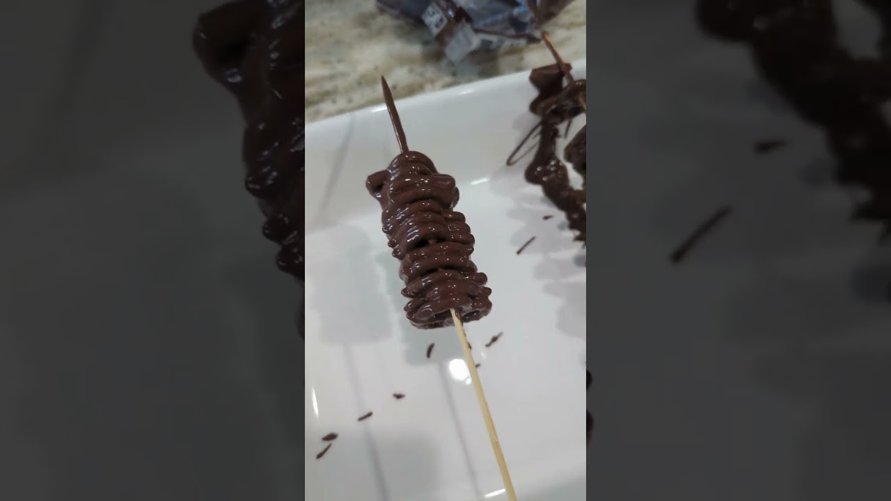 How To Create  Perfect Chocolate Dipped Pretzel Twists:  Short and Sweet