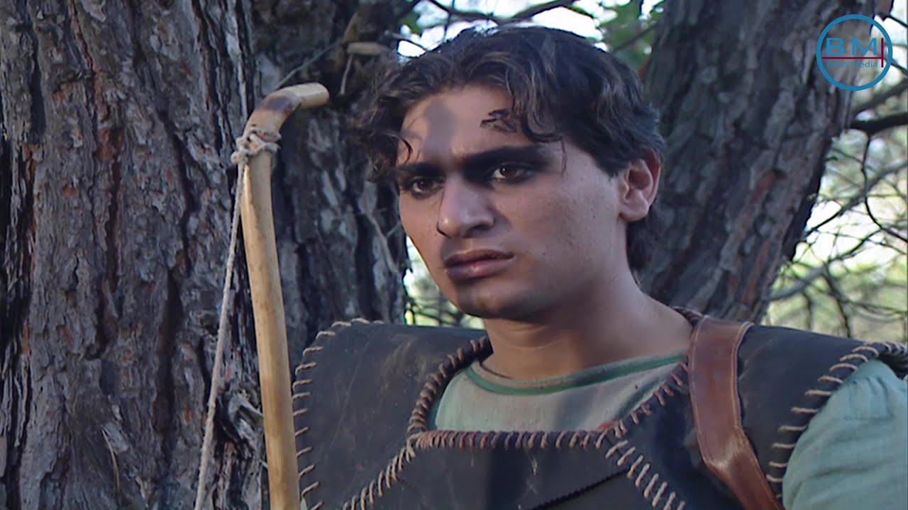 حاول يقنعهم بالغلط يلي عم يعملوه 🤨 بس مافي حل غير بالسيف 🗡️