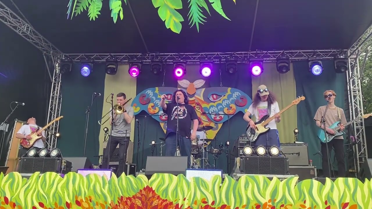Bohemian Monk Machine - Folding Money (live at Kelburn Garden Party)