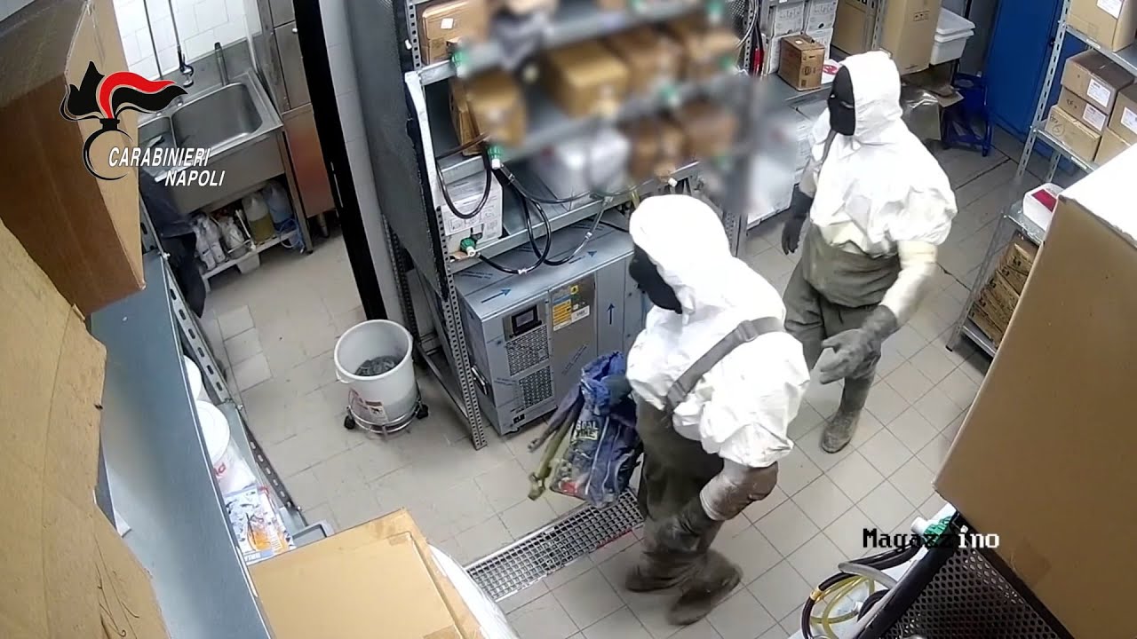 Sgominata a Napoli la banda del buco