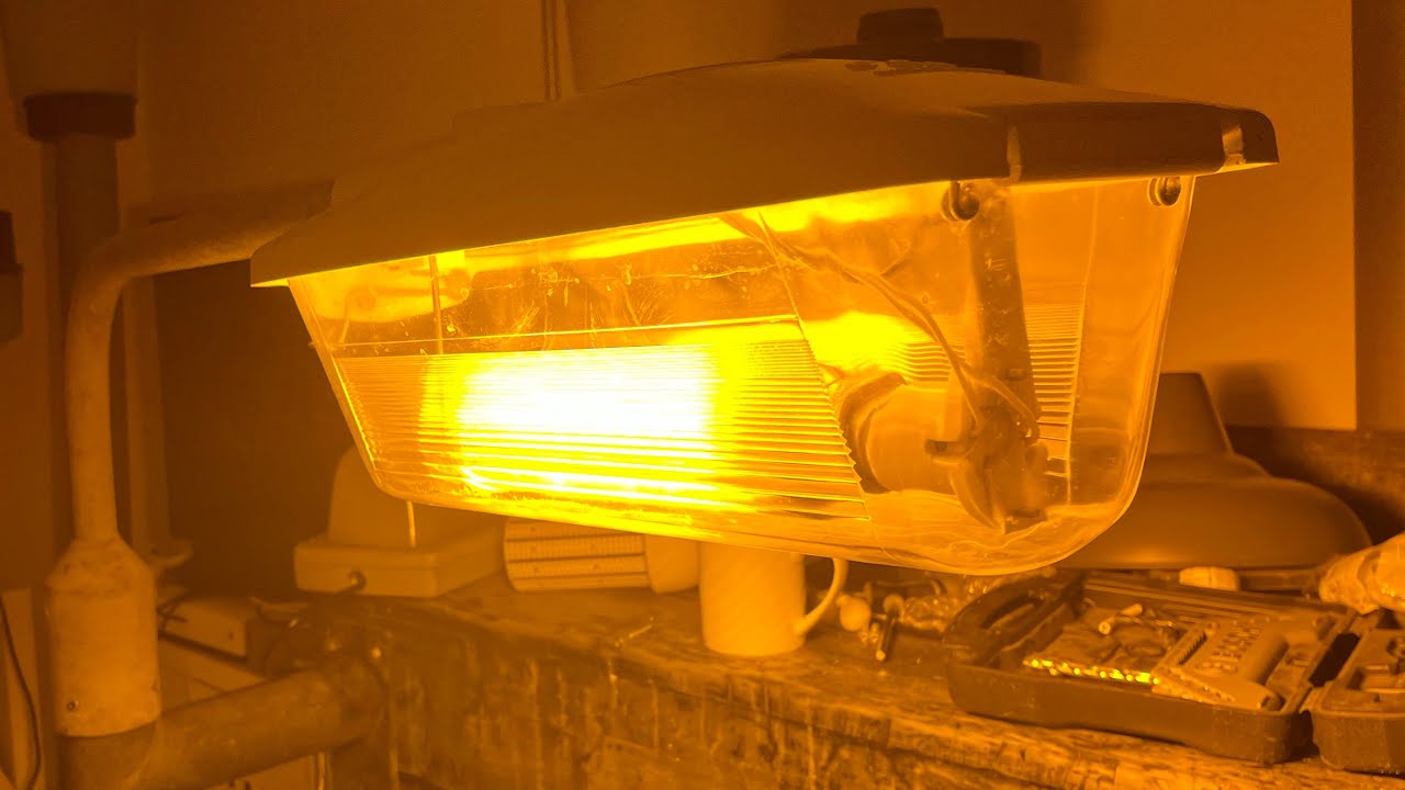 NOS GEC Z9530 SOX Street Light Warm up