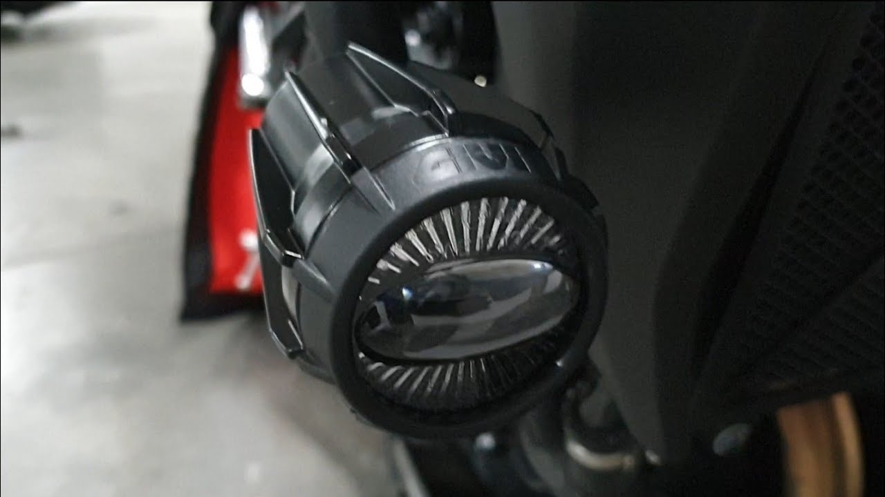 Yamaha Tracer 900GT 2019. GIVI S322 LED FOG LIGHTS TREKKER