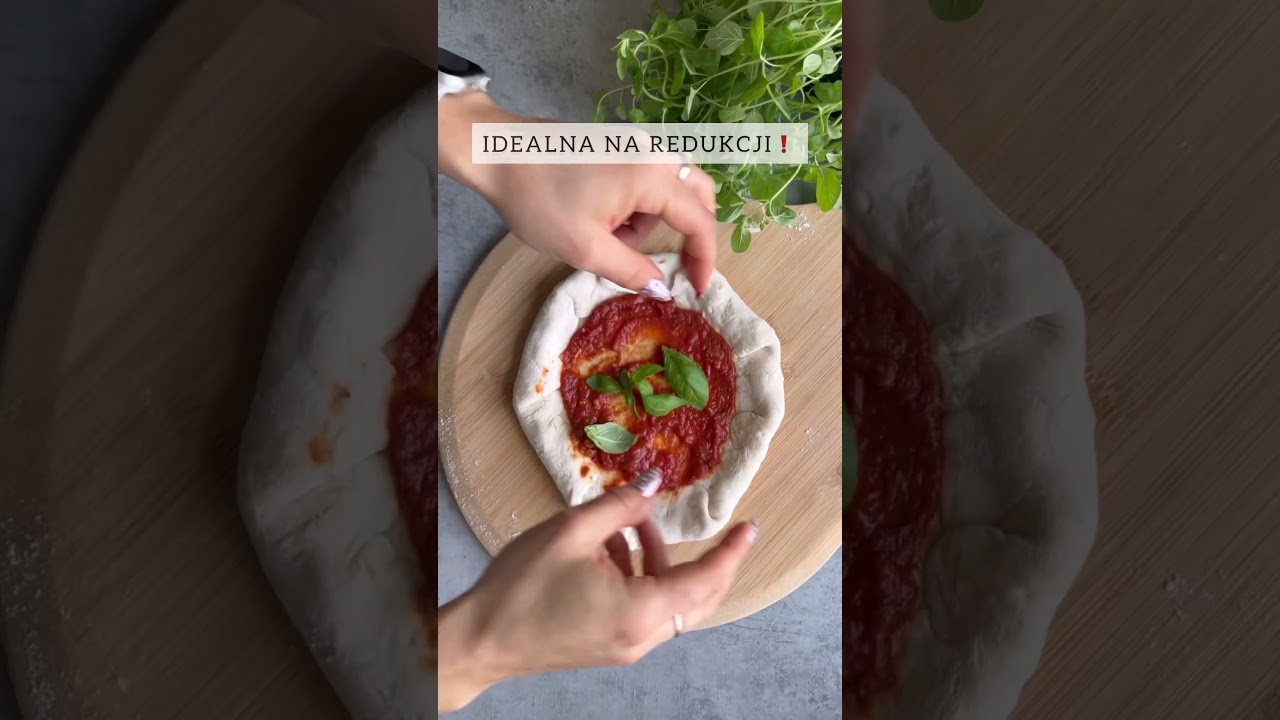 Ta pizza to IDEAŁ! 🍕🍕🍕 Dużo BIAŁKA, EKSPRESOWA w wykonaniu❗️#pizza #dieta #redukcja #shorts